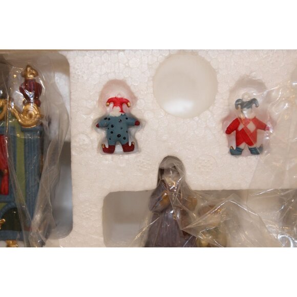 Dept 56 Dickens Village - The Old Puppeteer - Picture 5 of 6